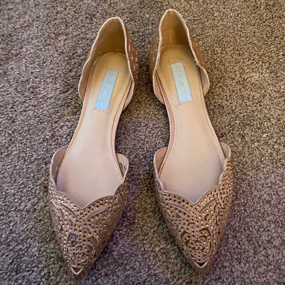 Size 8 gold Betsy Johnson sequin flats!